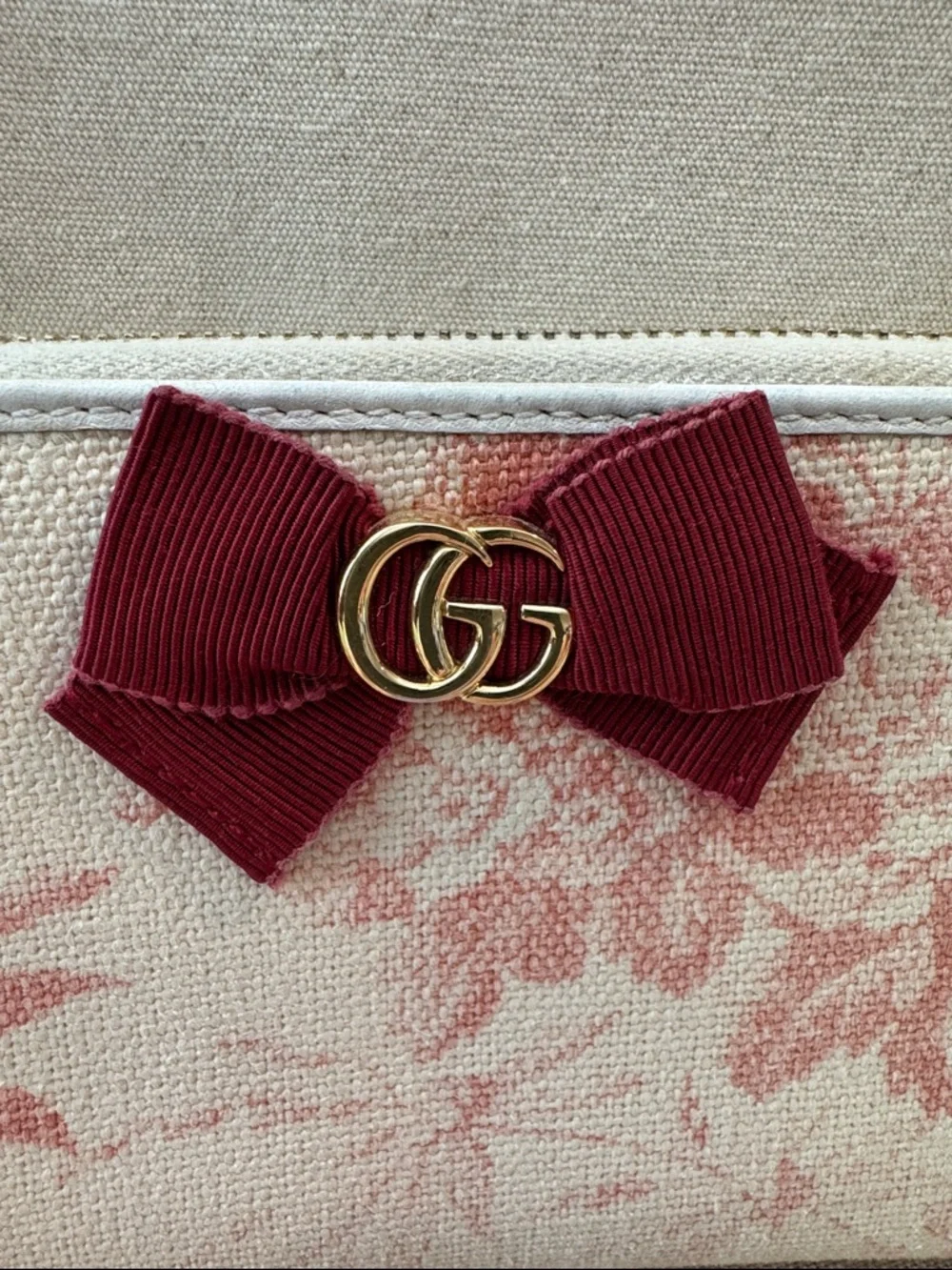 Gucci Pink Floral Canvas Zip Wallet with Burgundy Bow - Picture 2 of 8